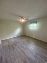 1915 Avenue D in Dickinson, TX - Building Photo - Building Photo