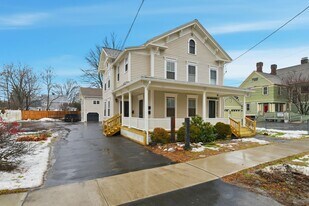 7 Day Ave, Unit 2nd floor in Westfield, MA - Building Photo