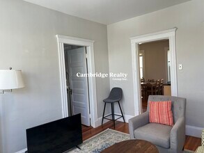 25 Fainwood Cir, Unit 3A in Cambridge, MA - Foto de edificio - Building Photo
