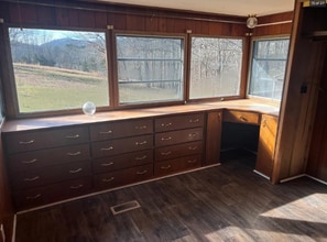 910 Old Elizabethton Hwy in Bluff City, TN - Building Photo - Building Photo