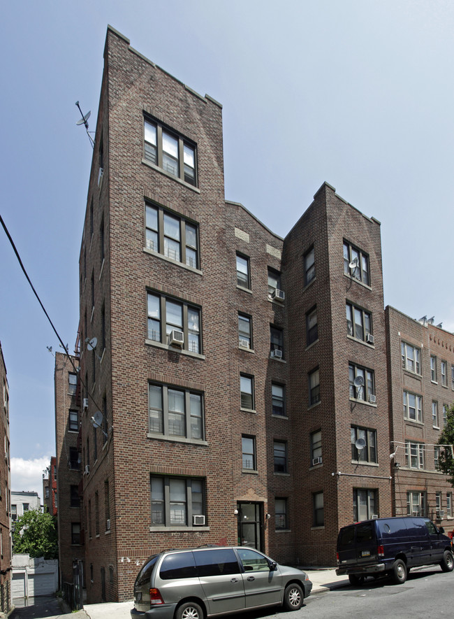 14 Coyle Pl in Yonkers, NY - Building Photo - Building Photo