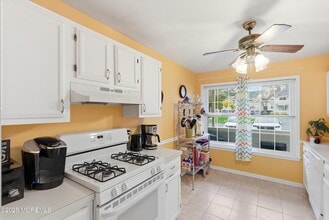 554 Applewood Ct in Howell, NJ - Building Photo - Building Photo