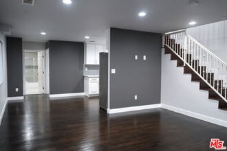 2114 1/2 Ridgeley Dr in Los Angeles, CA - Building Photo - Building Photo