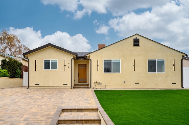 918 University Ave in Burbank, CA - Building Photo - Building Photo