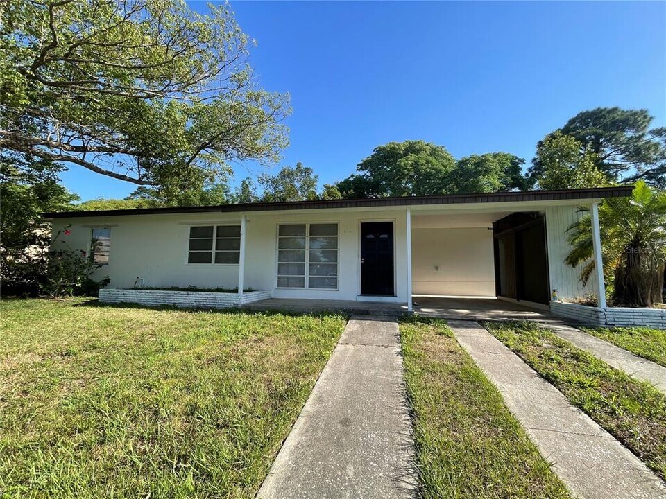 1576 Clearfield St in Deltona, FL - Building Photo