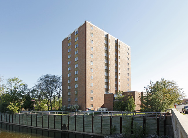 Riverview Terrace Apartments in Adrian, MI - Foto de edificio - Building Photo