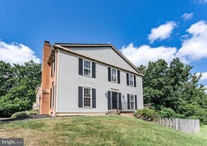 5708 Gladden Ct in Alexandria, VA - Building Photo