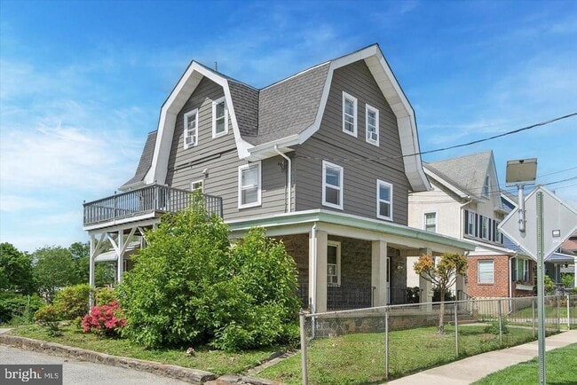 property at 660 Loraine St