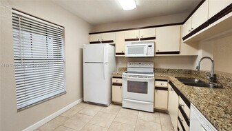 2562 NW 89th Dr, Unit 2562 in Coral Springs, FL - Building Photo