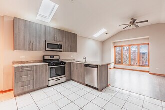 2413 W Taylor St in Chicago, IL - Building Photo - Building Photo