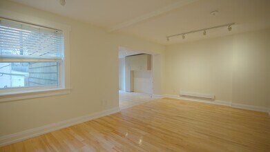 1164 Queen St E in Toronto, ON - Building Photo - Building Photo