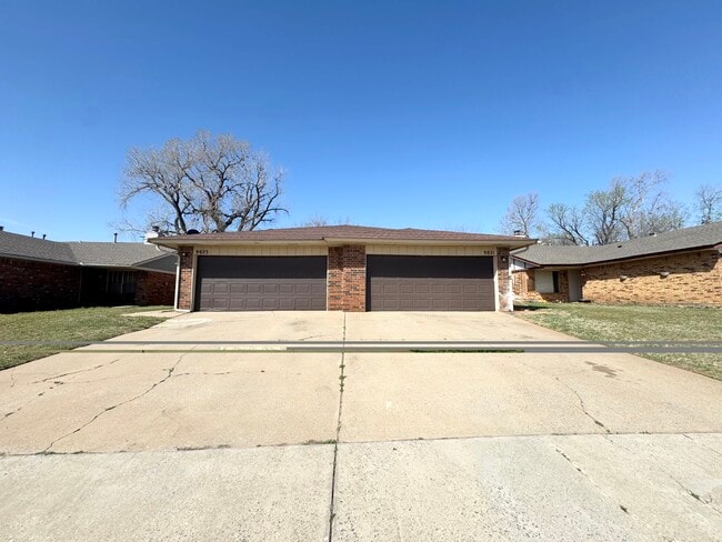 9821 Larkspur Ln in Oklahoma City, OK - Foto de edificio - Building Photo