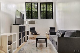 324 Pearl St in New York, NY - Building Photo - Building Photo