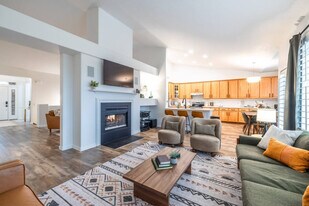 1267 E Hickenlooper Way in Draper, UT - Building Photo