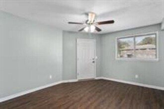 4831 NW Homestead Terrace in Riverside, MO - Building Photo - Building Photo