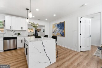 2541 Santa Barbara Dr NW in Atlanta, GA - Building Photo - Building Photo