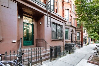 66 7th Ave in Brooklyn, NY - Foto de edificio - Building Photo