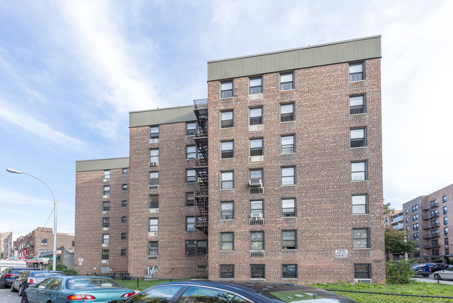 35-15 Leverich St in Jackson Heights, NY - Building Photo - Building Photo