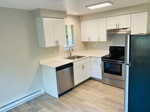 5750-5756 SW Main Ave in Beaverton, OR - Foto de edificio - Building Photo