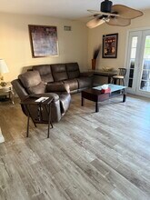 7843 McGroarty St in Sunland, CA - Foto de edificio - Building Photo