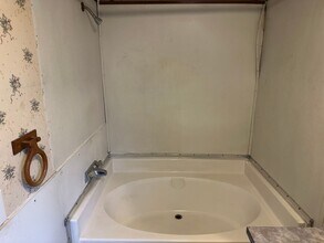 108 Pine Ridge Dr in Greenwood, SC - Building Photo - Building Photo