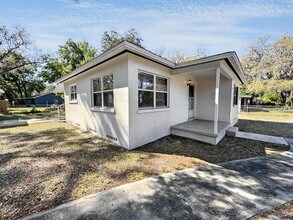 1009 N Forbes Rd in Plant City, FL - Building Photo - Building Photo