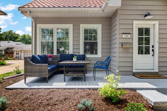 724 Warner Ave in Lemont, IL - Building Photo - Building Photo