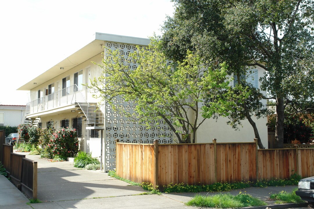 1622 Berkeley Way in Berkeley, CA - Building Photo