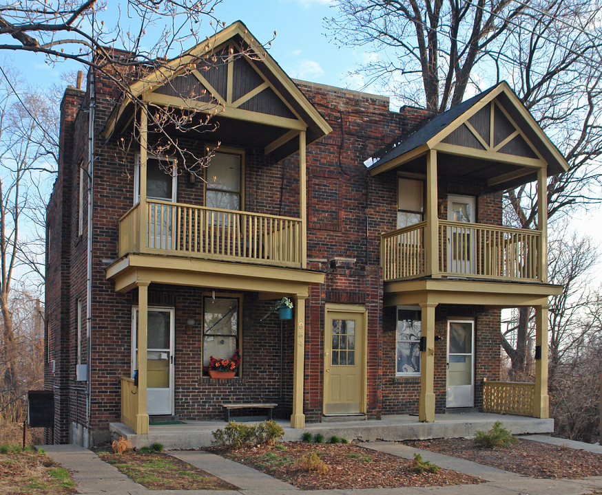 934 Churchill Ave in Cincinnati, OH - Foto de edificio