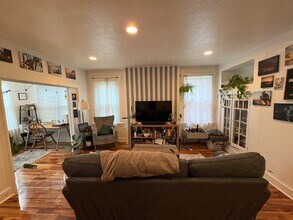 5850 Alderson St, Unit 5 in Pittsburgh, PA - Building Photo - Building Photo