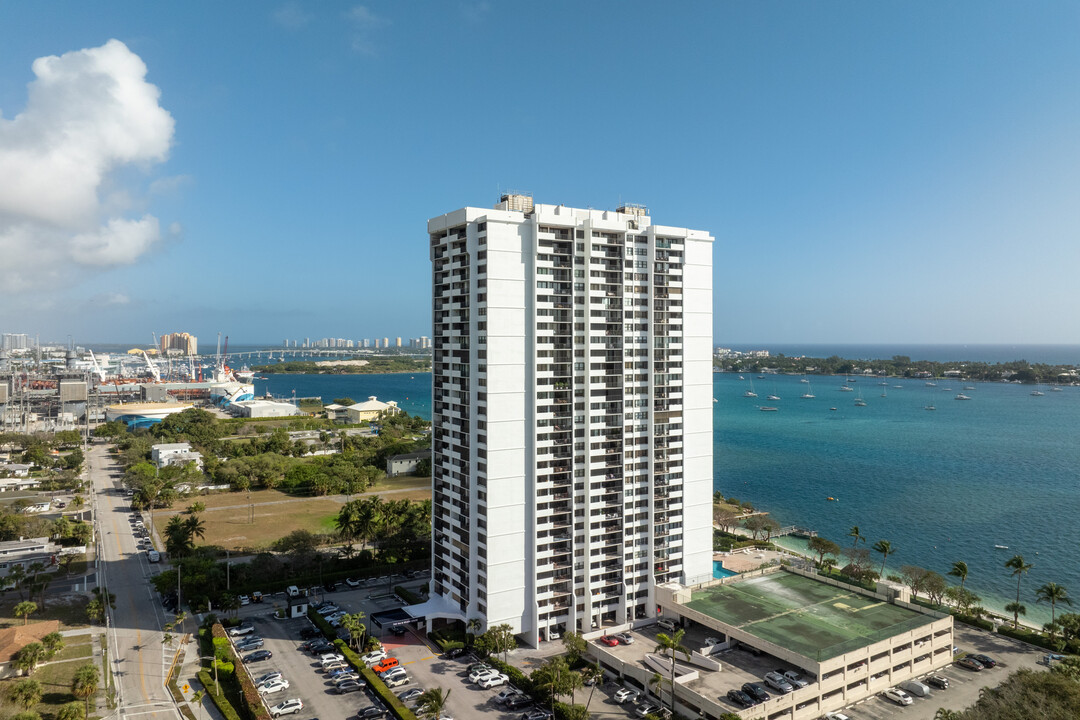 Palm Beach House in West Palm Beach, FL - Building Photo