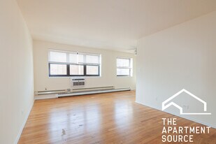 665 W Wrightwood, Unit 209 in Chicago, IL - Building Photo