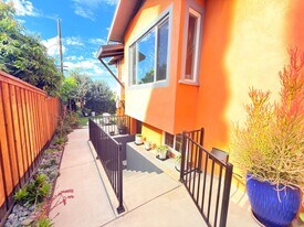 338-340 Vista Pl in Los Angeles, CA - Building Photo