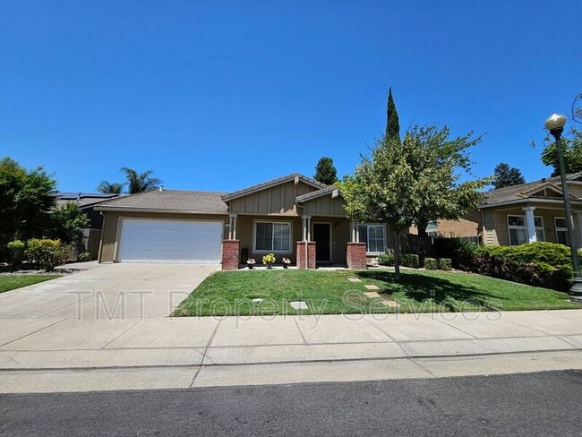 property at 3533 Des Moines Dr