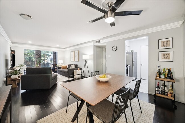 property at 7555 Katy Fwy