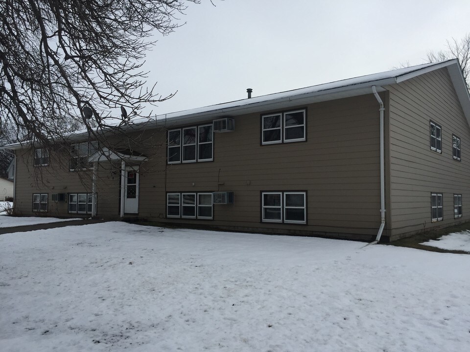 308 W 2nd Ave in Humboldt, SD - Foto de edificio