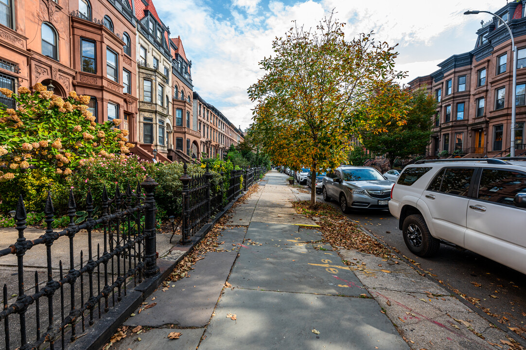 103 Mac Donough St in New York, NY - Building Photo