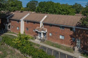 Presidential Gardens & Westwood Village in New Haven, CT - Building Photo