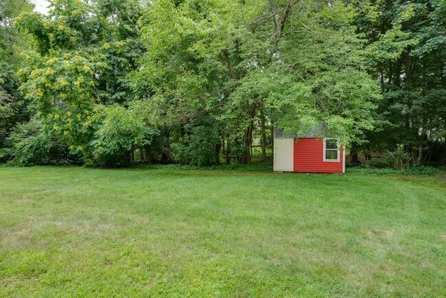 135 Maple St in Lexington, MA - Building Photo - Building Photo