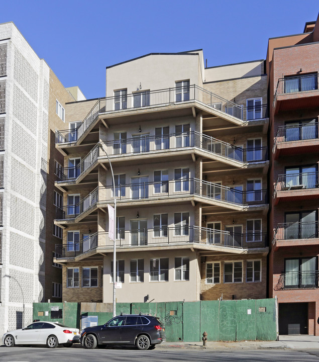 2481 Ocean Ave in Brooklyn, NY - Foto de edificio