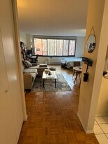 215 W 95th St, Unit 5N in New York, NY - Building Photo