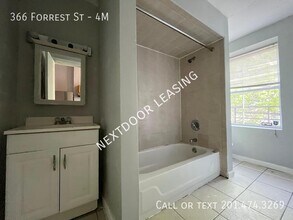 366 Forrest St in Jersey City, NJ - Building Photo - Building Photo