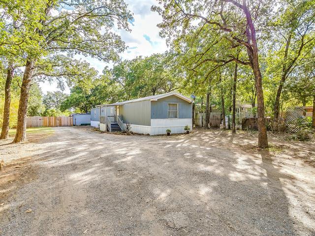 1802 Whispering Oaks St in Burleson, TX - Building Photo - Building Photo