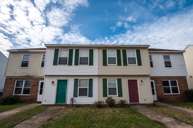 Peach Street Townhomes in Portsmouth, VA - Building Photo - Other