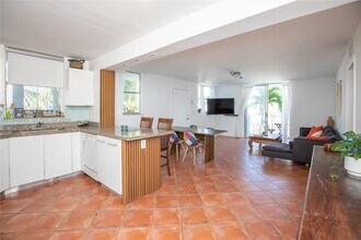 1801 S Treasure Dr in North Bay Village, FL - Building Photo - Building Photo