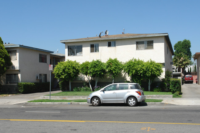 7107 Coldwater Canyon Ave in North Hollywood, CA - Foto de edificio - Building Photo