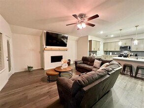 6409 Bon Fire Dr in Garland, TX - Foto de edificio - Building Photo