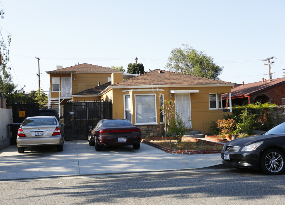 200 W Palmer Ave in Glendale, CA - Building Photo