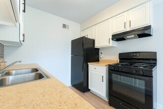 1206 Spur Ct in Wheeling, IL - Foto de edificio - Building Photo