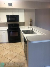 2620 S University Dr in Davie, FL - Building Photo - Building Photo